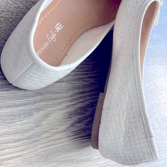 White shoes ballet style w/ bow - Picture 4 of 7